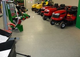 floorcreteinc: How To Choose The Best Concrete Setting For The Warehouse Floor?